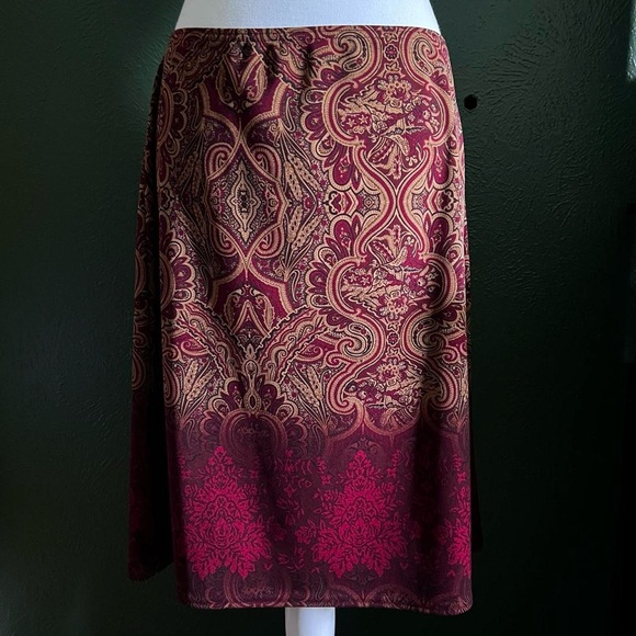 Red and Gold Patterned Skirt - Picture 3 of 4